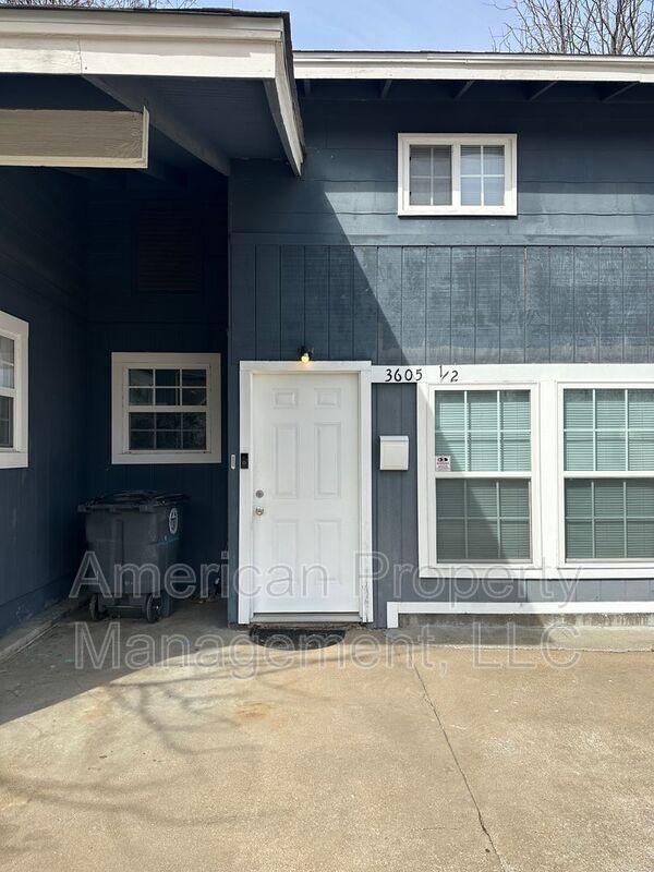 Building Photo - 3605 1/2 E 16th St-