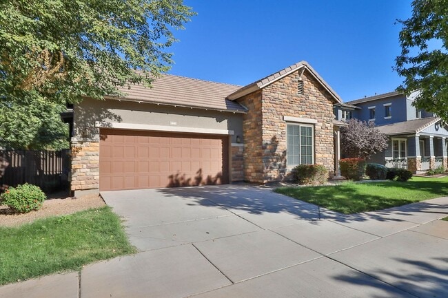 Building Photo - Beautiful Gilbert 4BR/2BA w/ RV Gate, Cove...