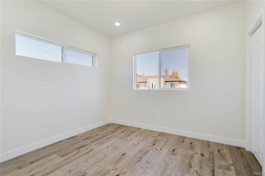 Building Photo - 5732 Willowcrest Ave