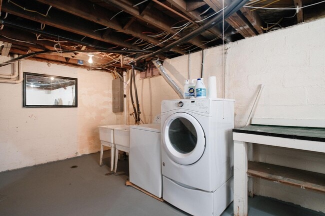 Building Photo - 13621 Vernon St