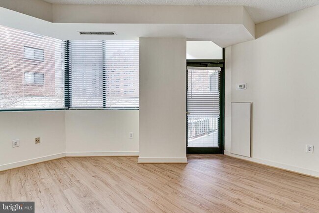 Building Photo - 955 26th St NW