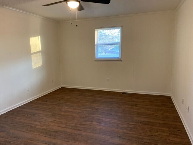 Building Photo - 3 bedroom & office -2 baths -2 car carport - washer/dryer hook ups - Den and formal living room- ...