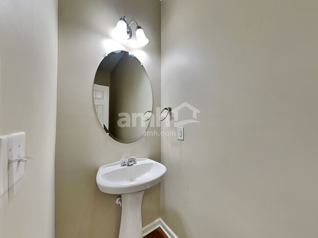 Building Photo - 160 Hamilton Grove Dr