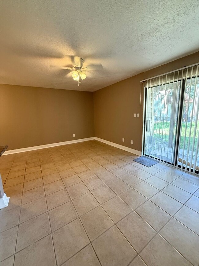 Building Photo - 308 E Miracle Strip Pkwy
