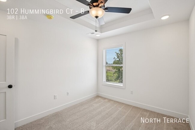 Building Photo - 102 Hummingbird Ct