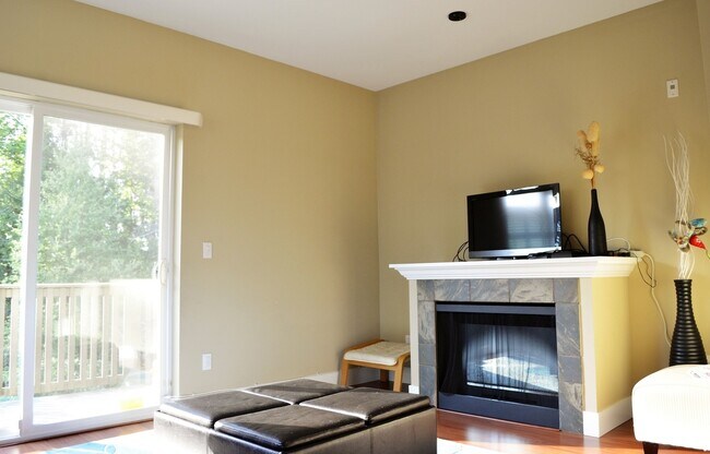 Building Photo - Desirable location/Redmond Ridge! Modern but functional. Great layout for entertaining guest or c...