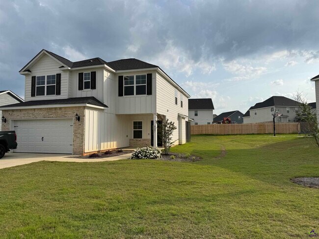 Primary Photo - 807 Harley Farms Dr