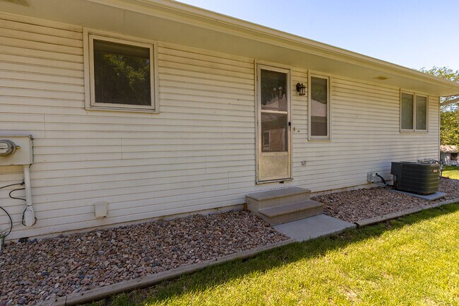 Building Photo - 2228 S. 9th-B