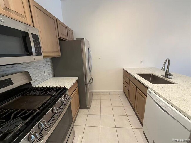 Building Photo - 2710 S Knightsbridge Cir
