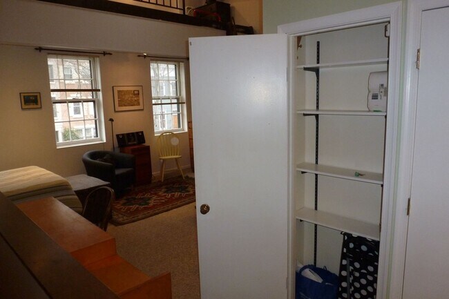 storage - 1113 C St SE