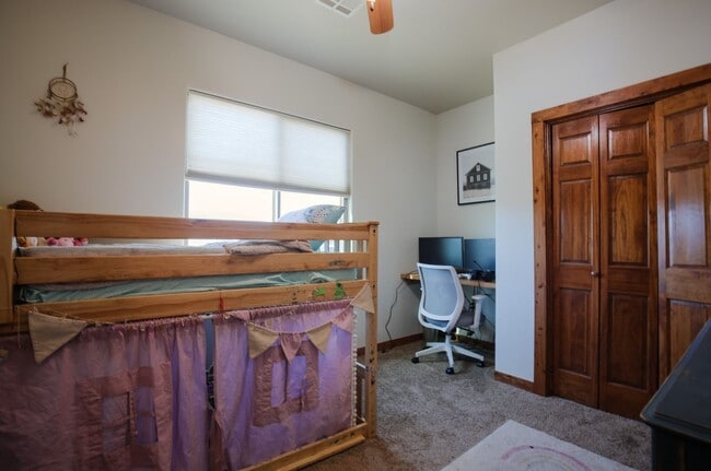 Building Photo - Roomy 4 bedroom Home with Solar Panels