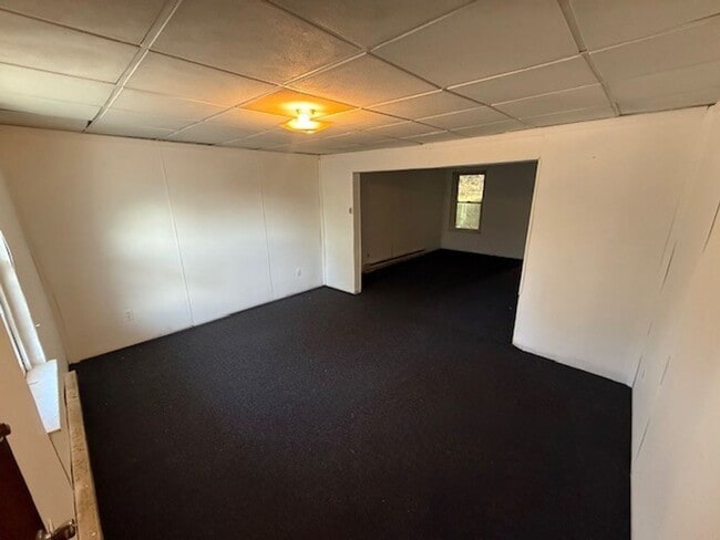 Building Photo - 3 bedroom 1 bathroom