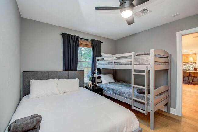 Building Photo - 19 Alden Glen Ct