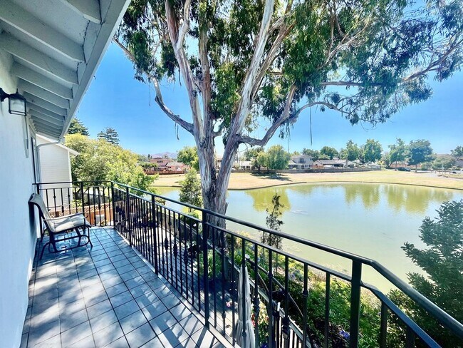Building Photo - *COMING SOON!* 4 bed/3 bath lake house wit...
