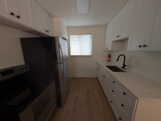 Building Photo - Newly renovated 3 bed/1bath in the heart of Denver