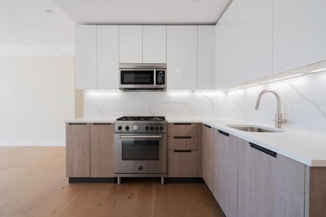 Building Photo - 3 bedroom in Brooklyn NY 11223