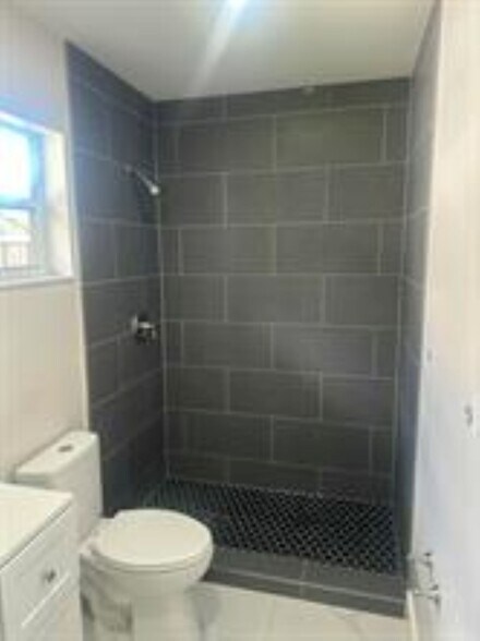 Building Photo - 1227 NW 6th Ave