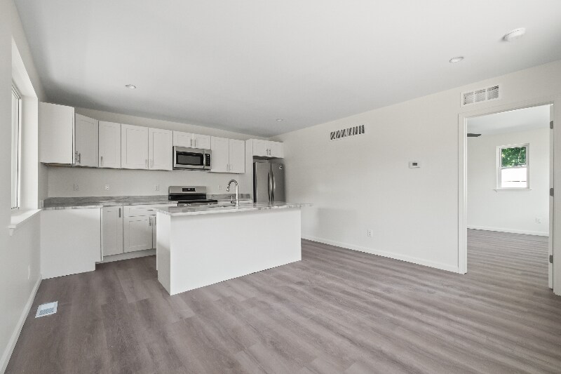 Building Photo - 34 Cross St