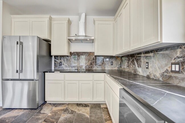 Building Photo - 309 Camperdown Elm Dr