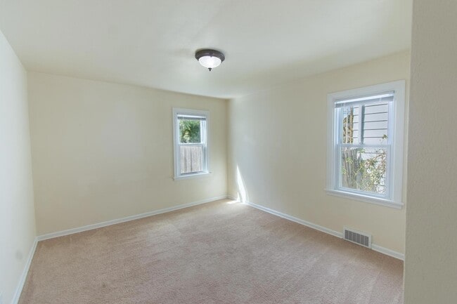 Building Photo - 7208 33rd Ave