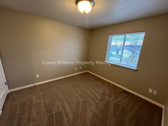 Building Photo - 3 bed house in The Landings