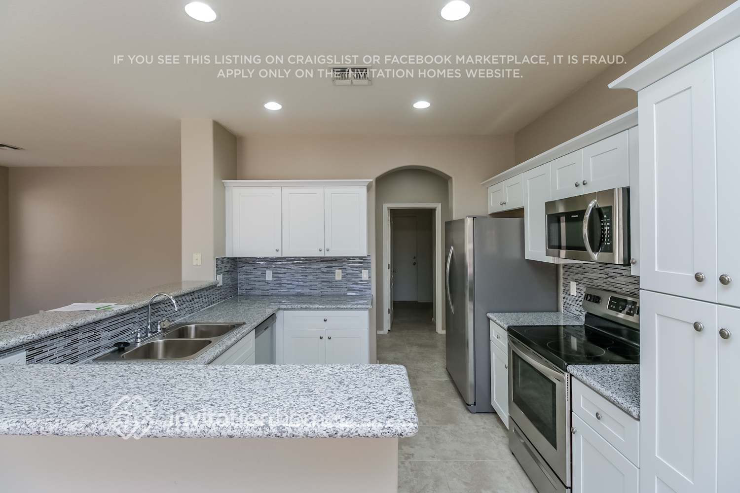 Building Photo - 155 E Canary Ct