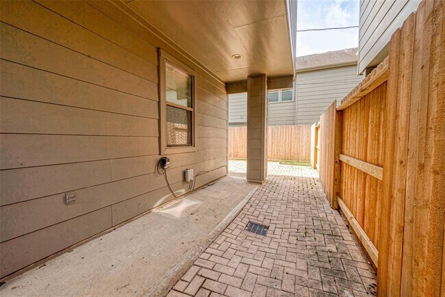 Building Photo - 1130 Patterson St