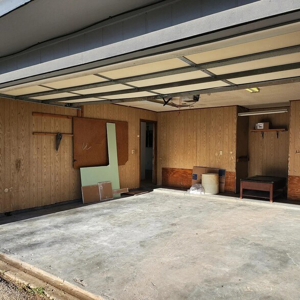 Garage is perfect for 2 cars - 1301 La Paloma St