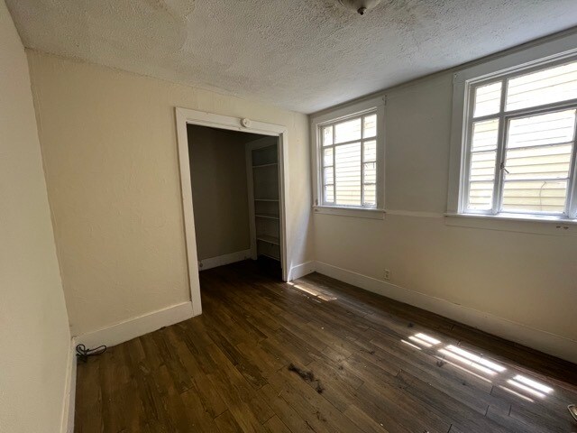 Building Photo - 133 Thompson Ave