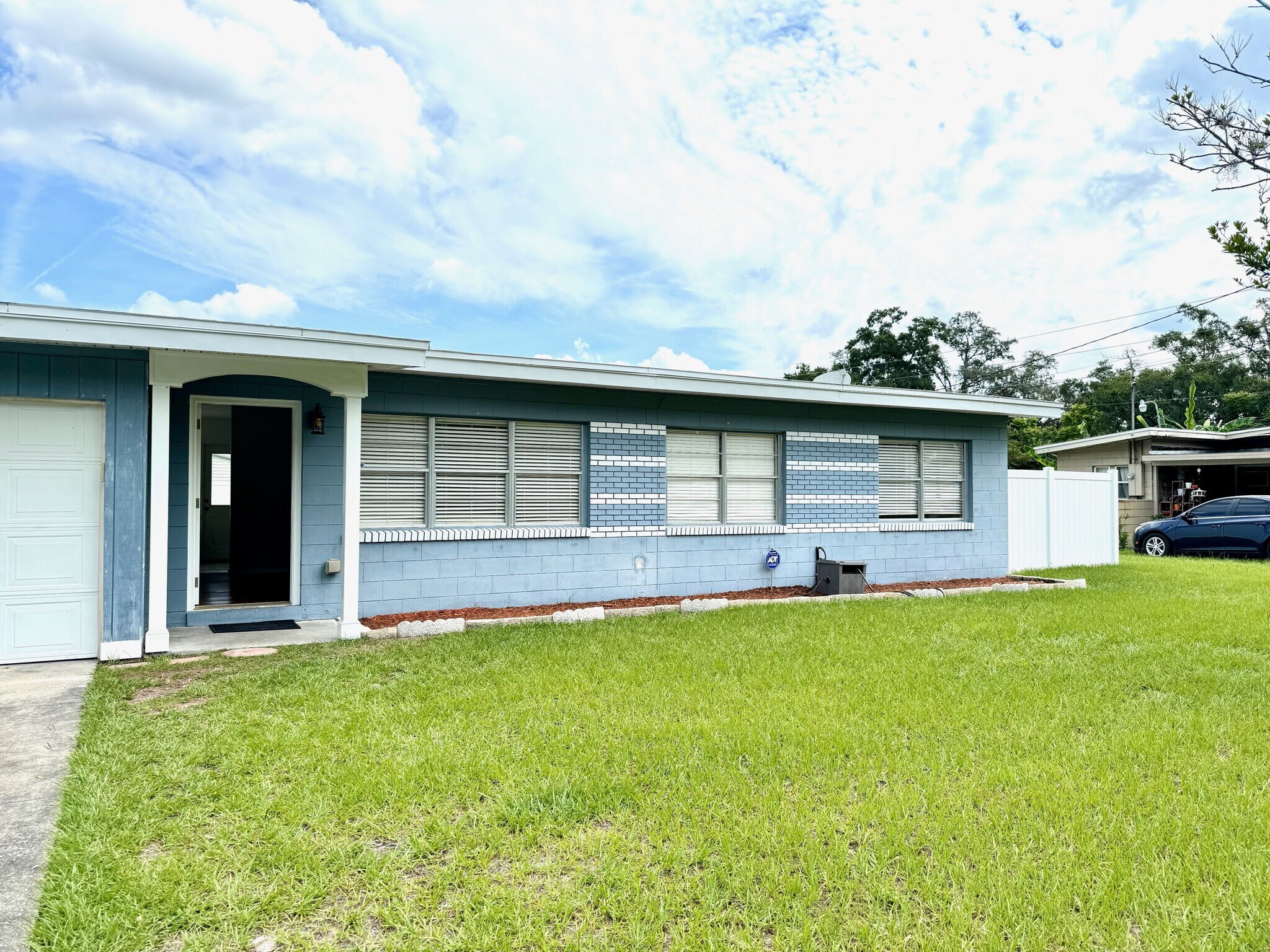 Building Photo - 1515 Sawyerwood Ave