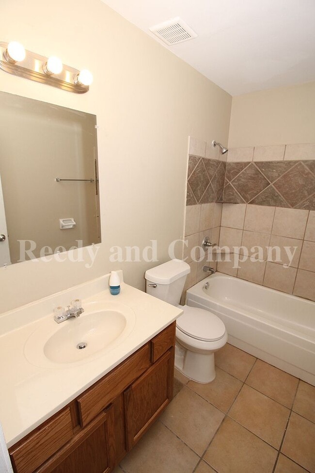 Building Photo - 5356 Lakeview Cove