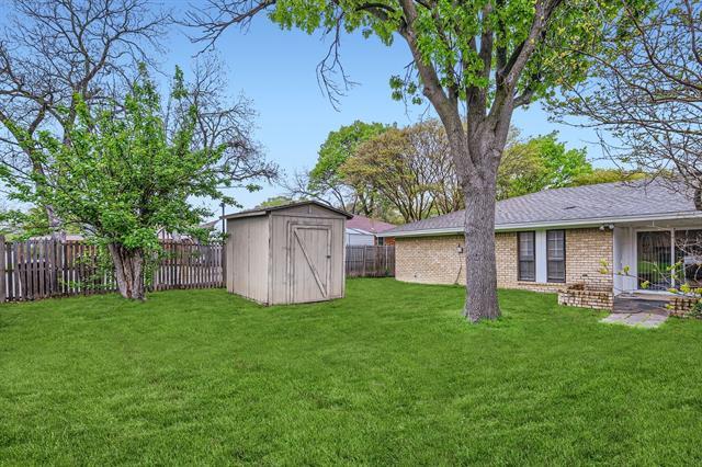 Building Photo - 1724 Midcrest Dr