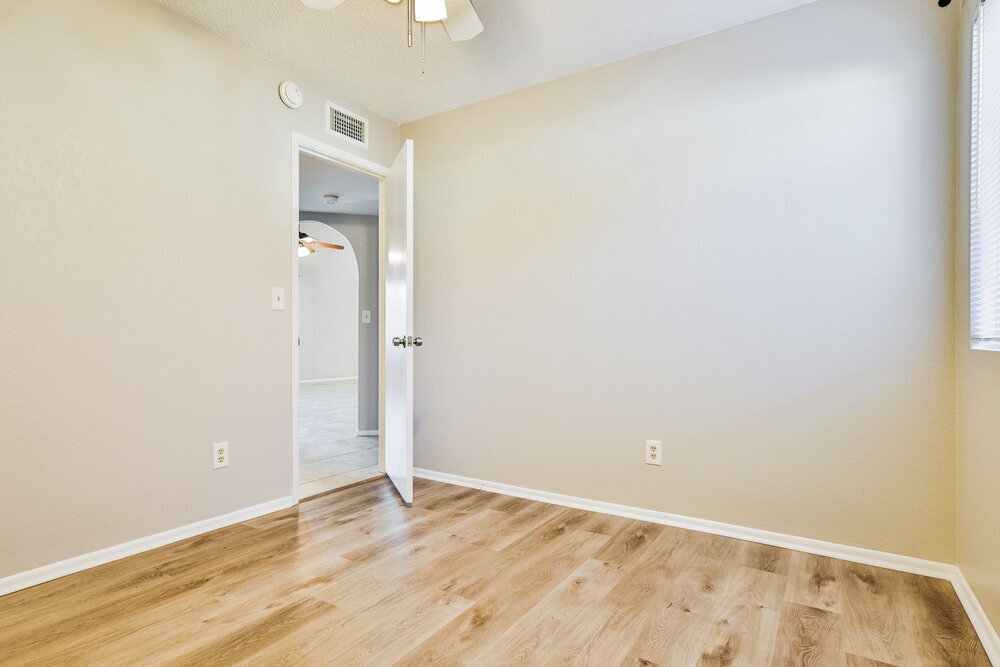 Building Photo - 9339 E Posada Ave