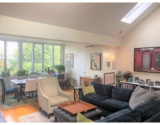 Building Photo - 623 Tremont St