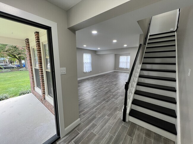 Building Photo - 223 Foxwood Ln