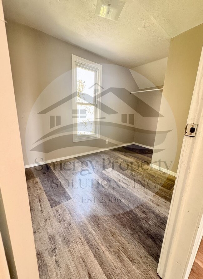 Building Photo - Large Mansfield Home