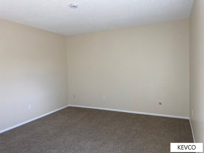 Building Photo - Sprawling Four Bedroom Home