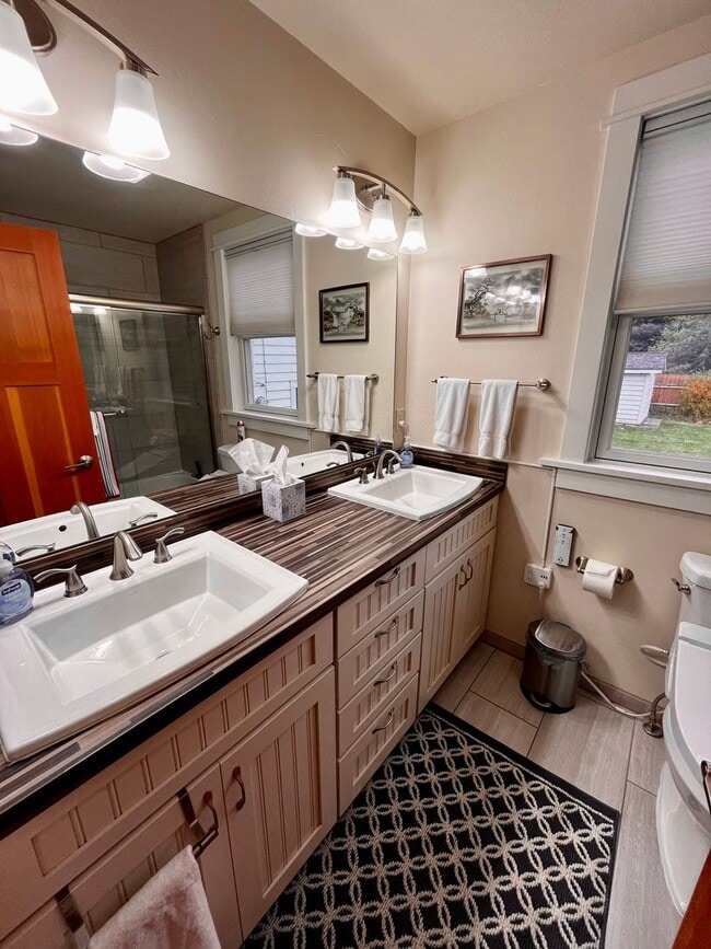 Building Photo - Fully Furnished and Fully Stocked Home For Rent Next to Cooper Park in Bozeman