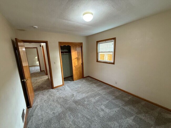 Building Photo - 595 18th St NE