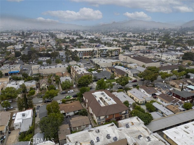 Building Photo - 914 E Elk Ave