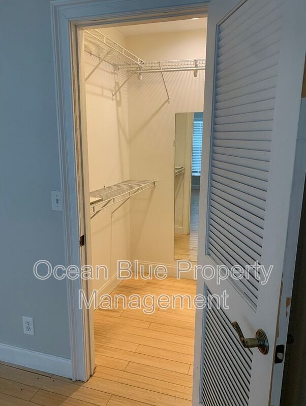 Building Photo - 11771 Raintree Dr