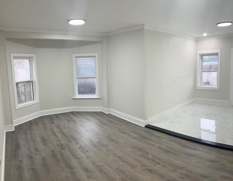 Building Photo - 1970 E 71st St