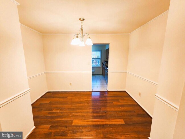 Building Photo - 2077 Pilgrim Dr