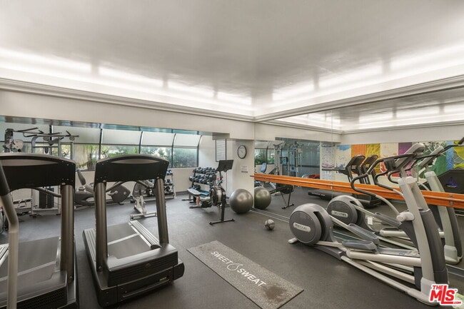 Building Photo - 1155 N La Cienega Blvd