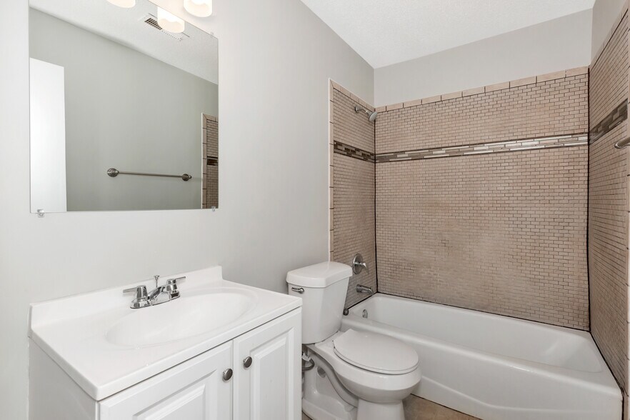 Building Photo - 3909 Fair Oak Ln SW