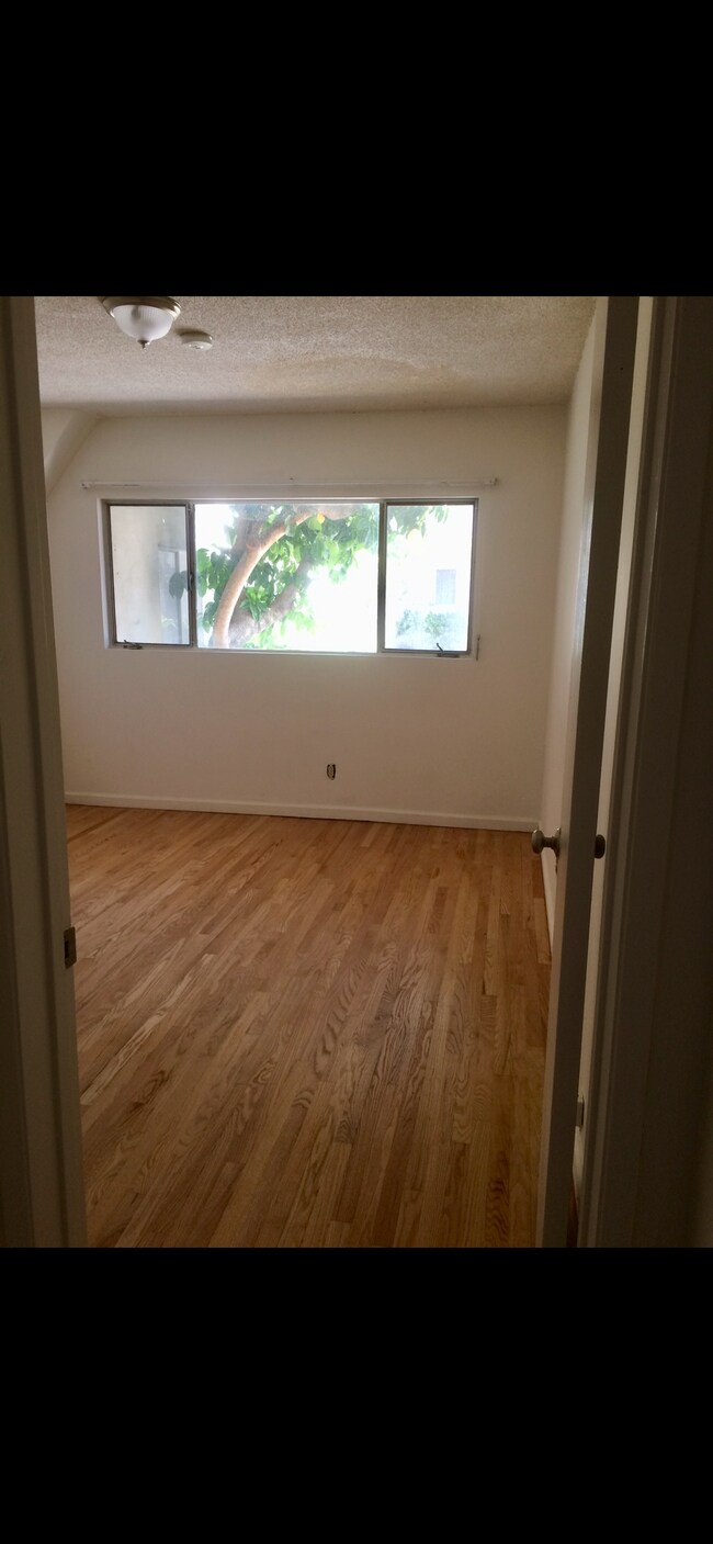 Building Photo - 6701 Whitsett Ave