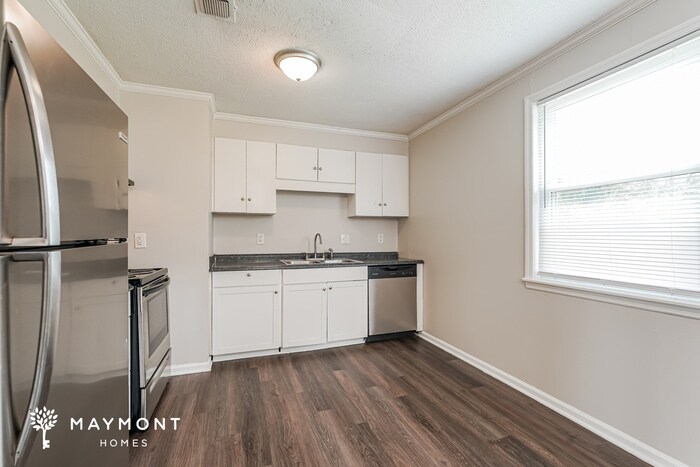 Building Photo - 2391 Richwood Dr