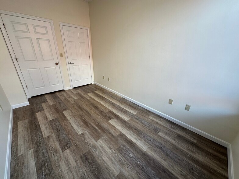 Building Photo - 76 Essex St