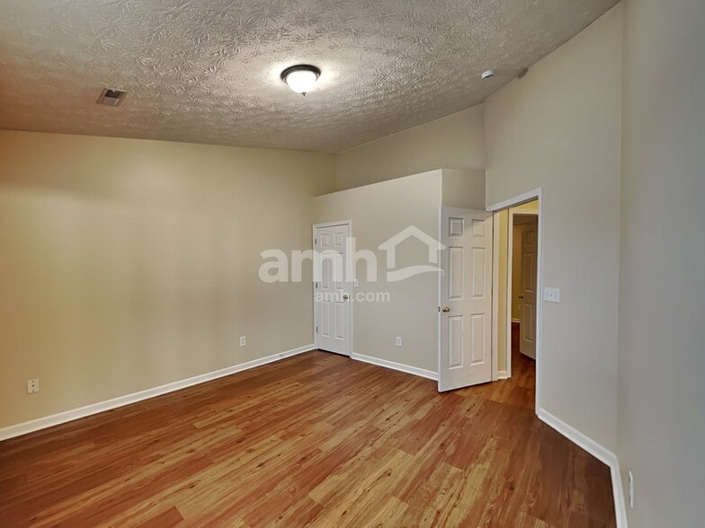 Building Photo - 9 Finch Ct