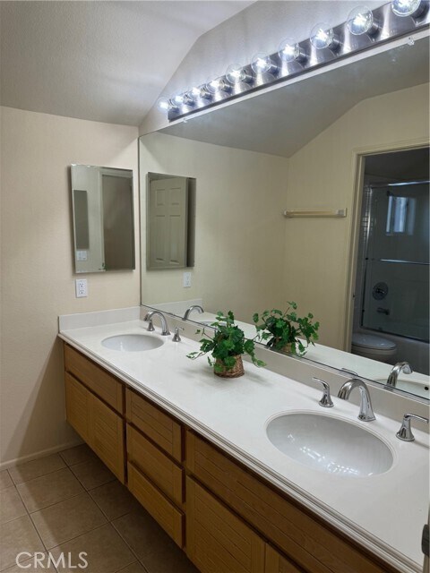 Building Photo - 5 Belcanto